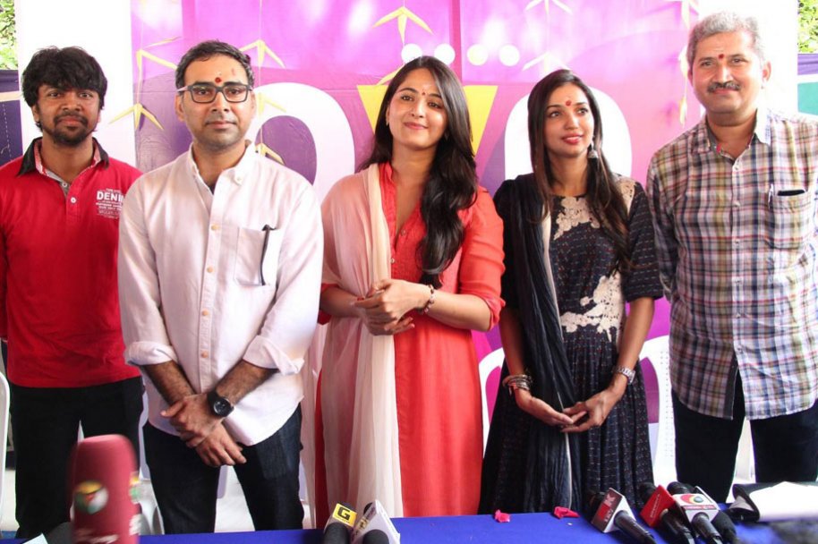 Anushka-New-Film-Opening-Photos